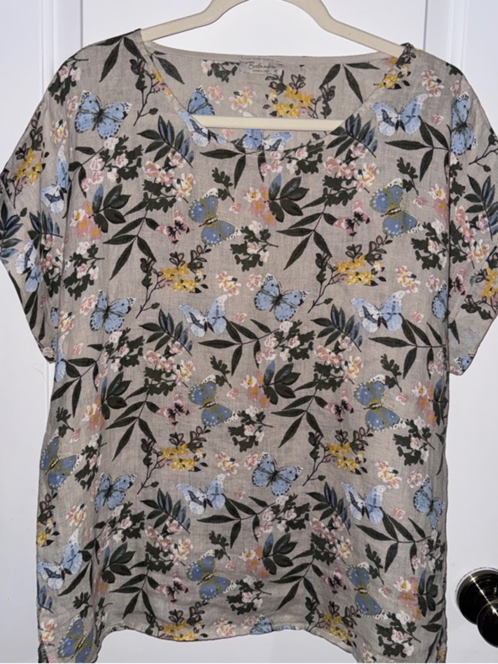 Bellambia Beautiful Linen Top - Butterfly Floral Short Sleeves